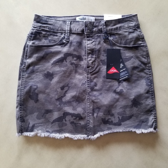 Mudd Dresses & Skirts - MUDD Camo twill Skirt .